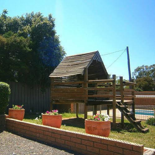 Aaron Inn Motel Narrabri Bagian luar foto