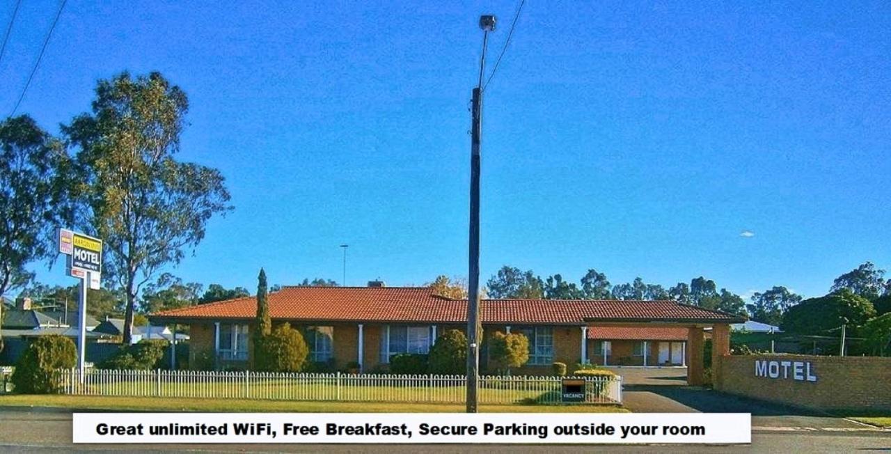 Aaron Inn Motel Narrabri Bagian luar foto